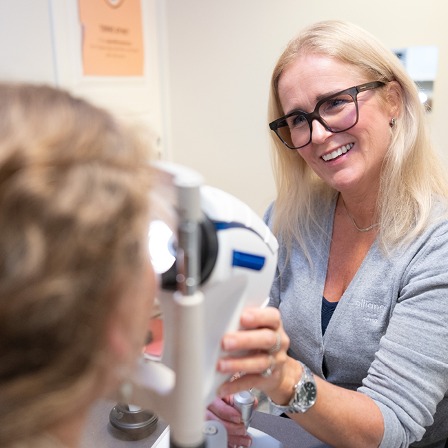 Tørre øyne konsultasjon hos Alliance Optikk Sande